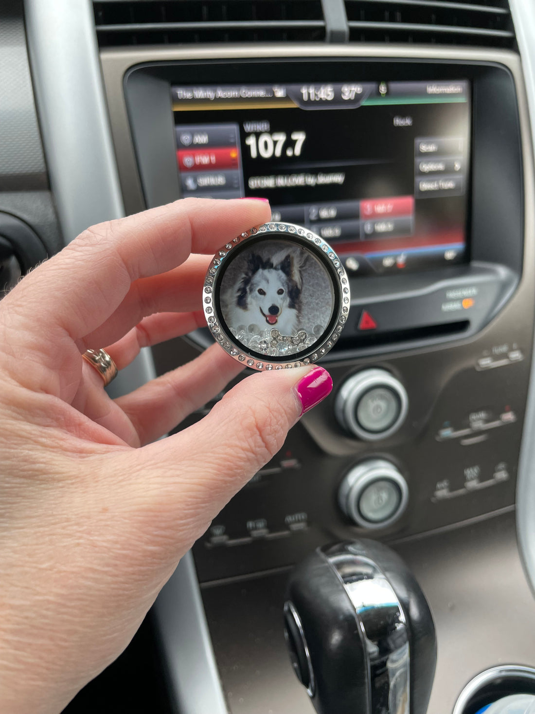 Why Our Custom Car Diffusers Make Perfect Memorial Lockets